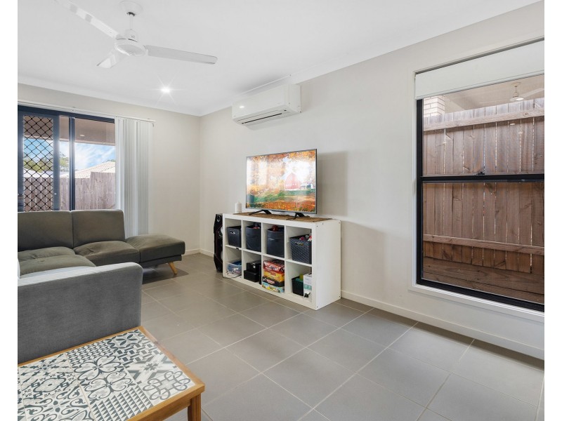 8 Mount Glorious Street, Park Ridge QLD 4125