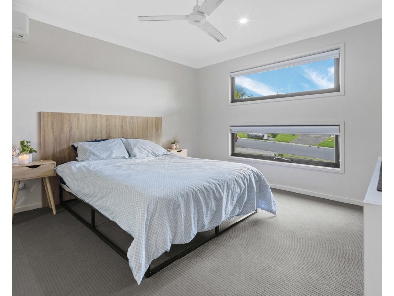 8 Mount Glorious Street, Park Ridge QLD 4125