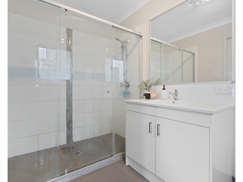 8 Mount Glorious Street, Park Ridge QLD 4125