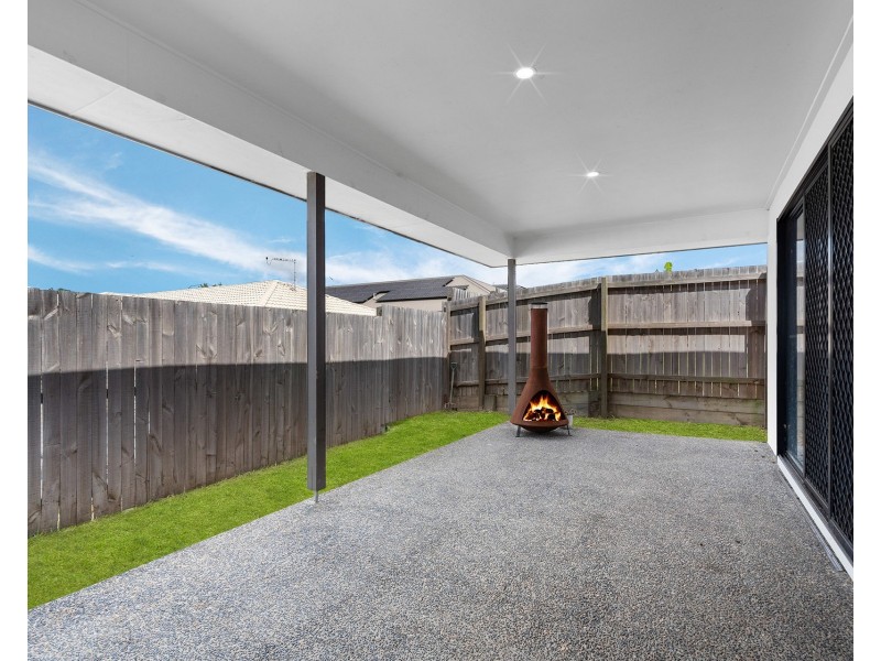 8 Mount Glorious Street, Park Ridge QLD 4125