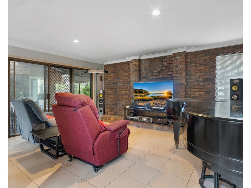 943 Creek Road, Carindale QLD 4152