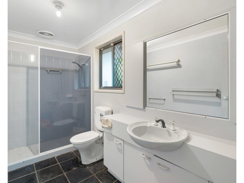 943 Creek Road, Carindale QLD 4152