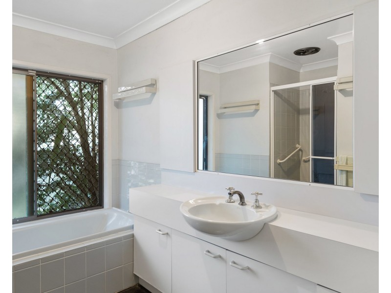 943 Creek Road, Carindale QLD 4152