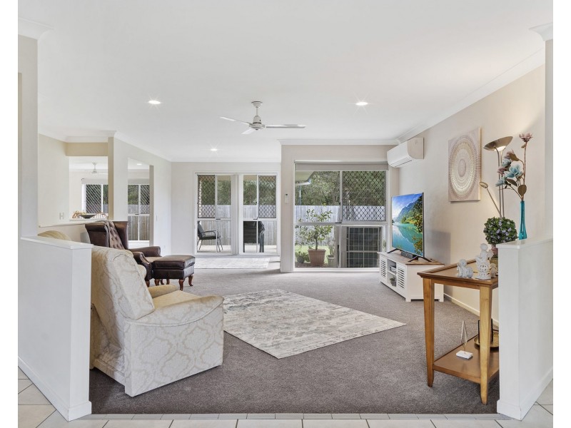 6 Hereford Crescent, Carindale QLD 4152