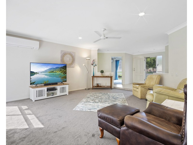 6 Hereford Crescent, Carindale QLD 4152