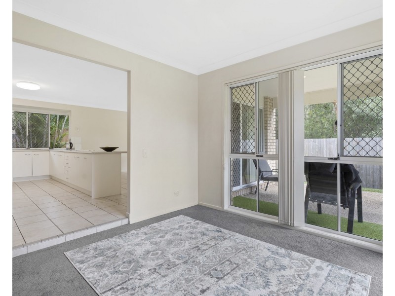 6 Hereford Crescent, Carindale QLD 4152