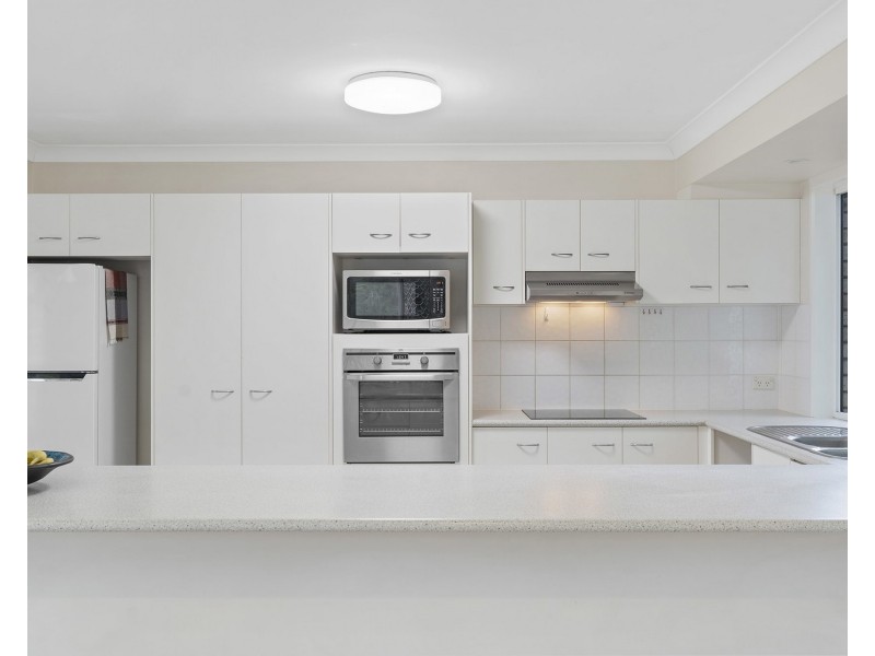 6 Hereford Crescent, Carindale QLD 4152