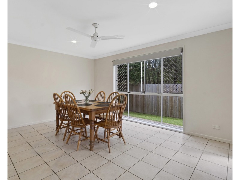 6 Hereford Crescent, Carindale QLD 4152