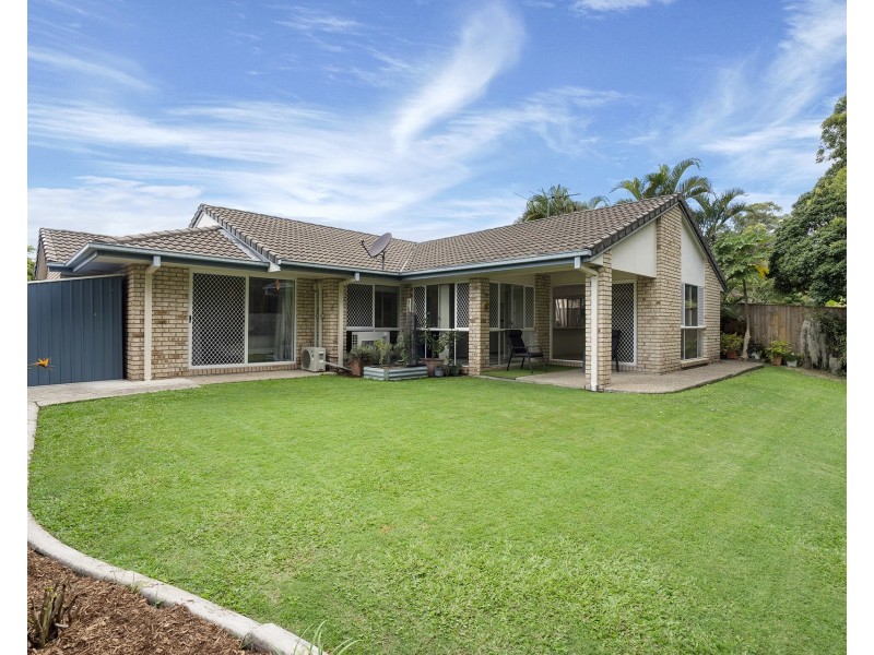 6 Hereford Crescent, Carindale QLD 4152