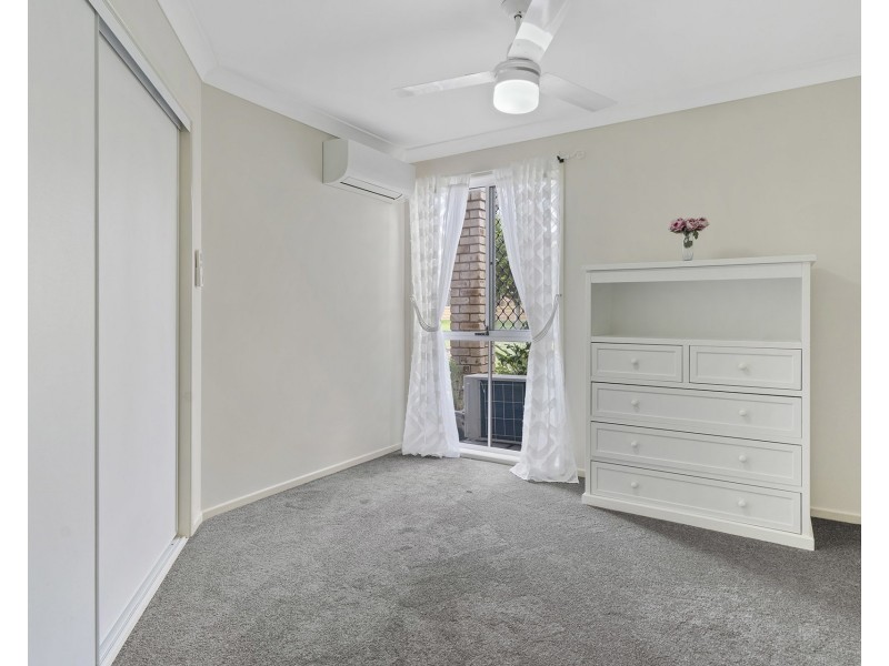 6 Hereford Crescent, Carindale QLD 4152