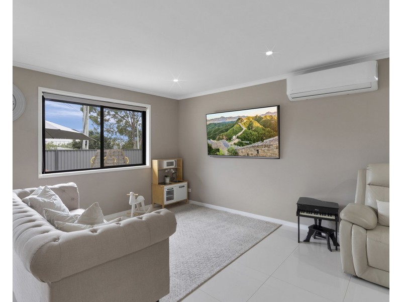 62 Radiata Street, Hillcrest QLD 4118