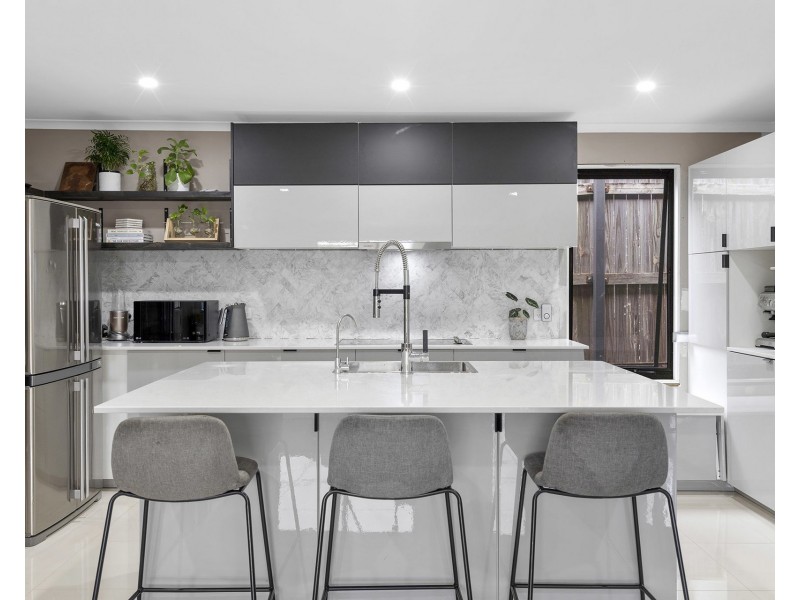 62 Radiata Street, Hillcrest QLD 4118