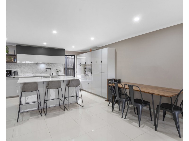 62 Radiata Street, Hillcrest QLD 4118
