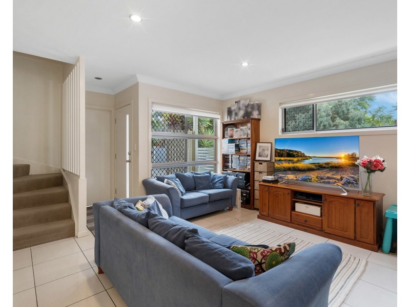 2/17 Hilltop Court, Carina QLD 4152