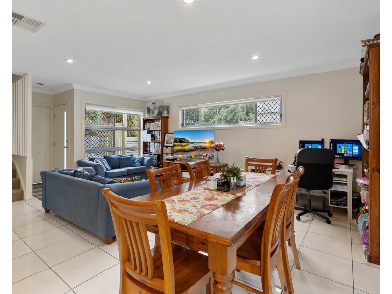 2/17 Hilltop Court, Carina QLD 4152