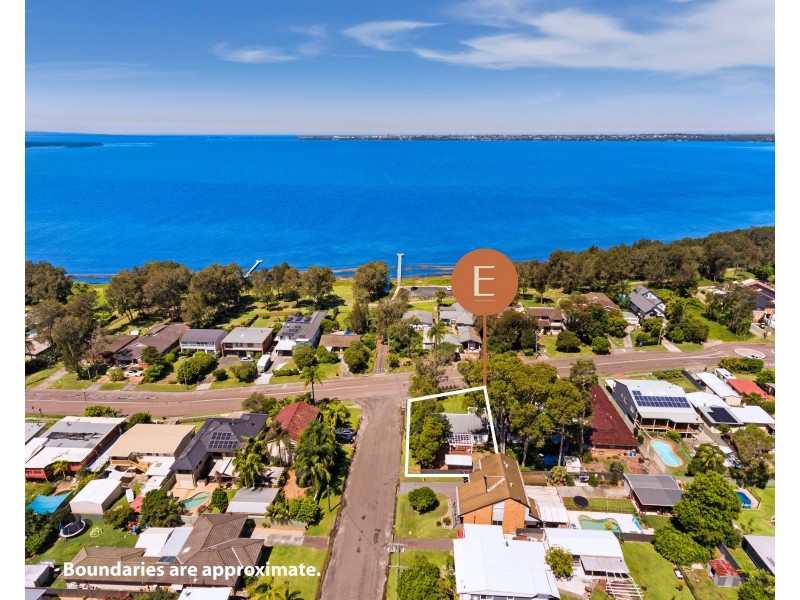 240 Lakedge Avenue, Berkeley Vale NSW 2261