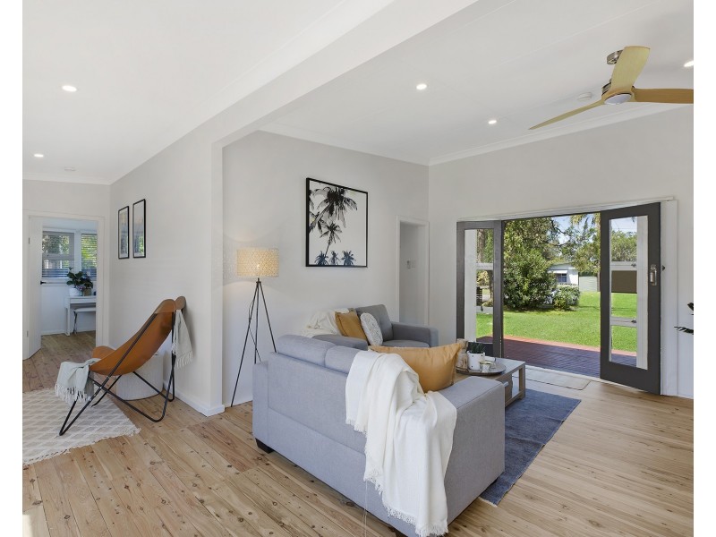 240 Lakedge Avenue, Berkeley Vale NSW 2261