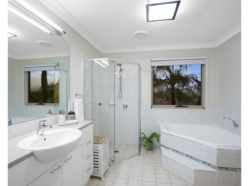 12 Sunhill Crescent, Erina NSW 2250