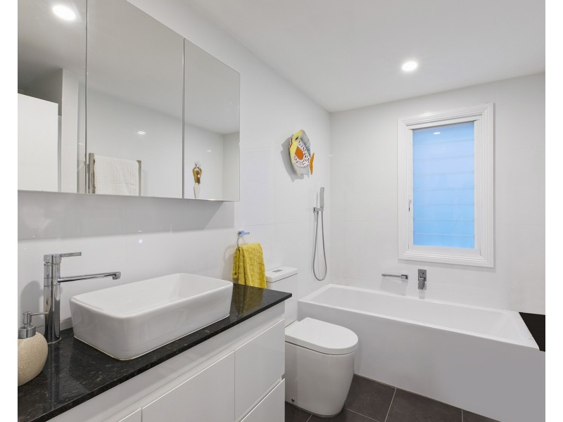 13 Henrys Road, Forresters Beach NSW 2260