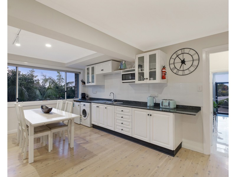 13 Henrys Road, Forresters Beach NSW 2260
