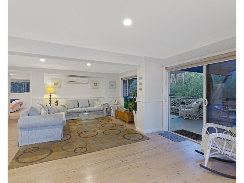 13 Henrys Road, Forresters Beach NSW 2260