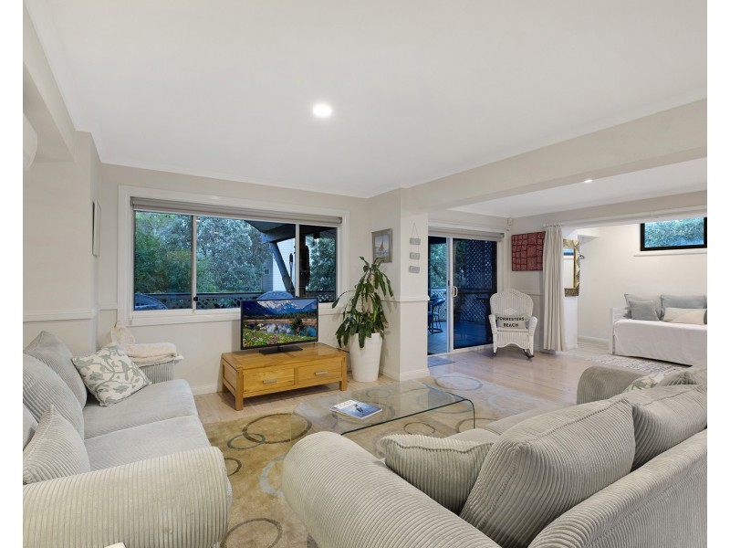 13 Henrys Road, Forresters Beach NSW 2260