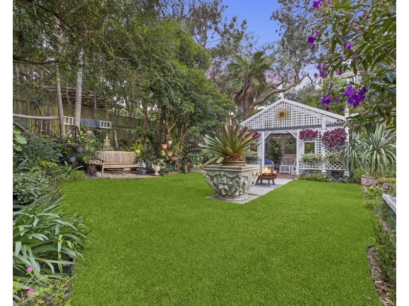13 Henrys Road, Forresters Beach NSW 2260