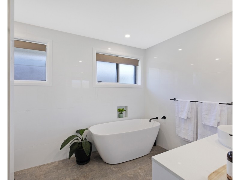 6 Coorabin Street, Gorokan NSW 2263