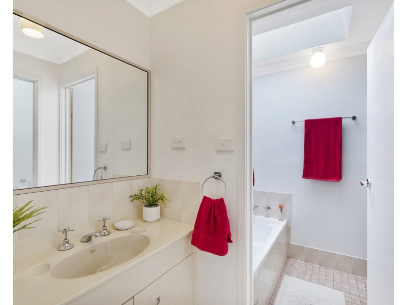 2/40 Burns Road, Ourimbah NSW 2258