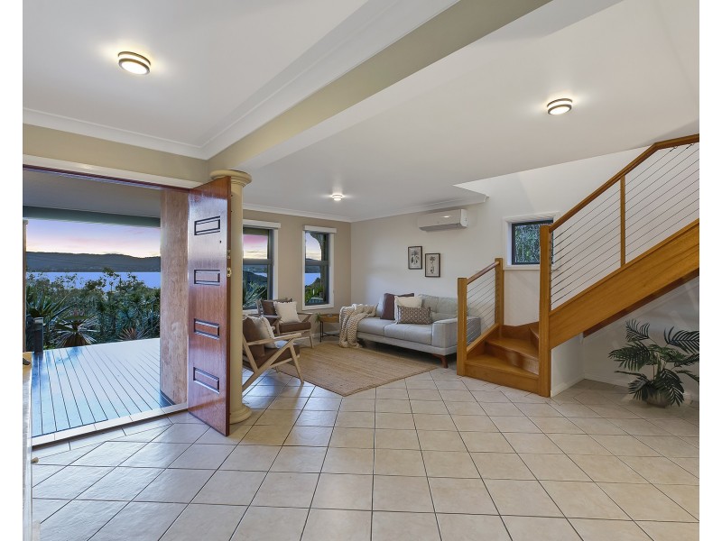 262 Avoca Drive, Green Point NSW 2251