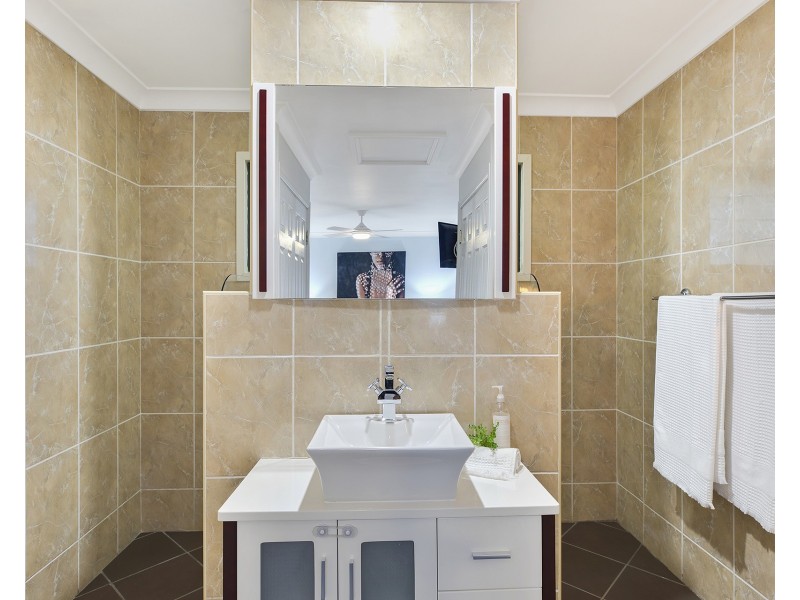 262 Avoca Drive, Green Point NSW 2251