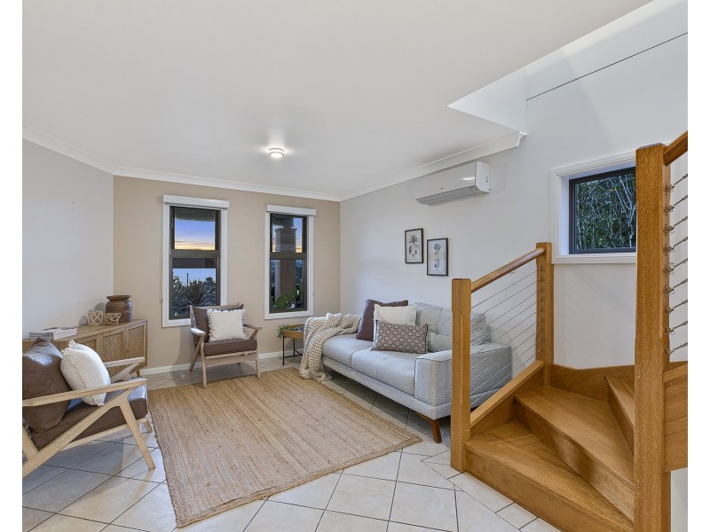 262 Avoca Drive, Green Point NSW 2251