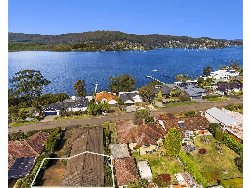 2/50 Caroline Street, East Gosford NSW 2250