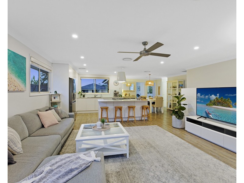 71 Thames Drive, Erina NSW 2250