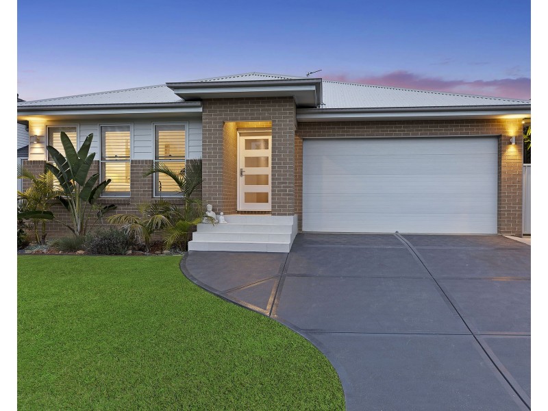 7 Peckham Place, Green Point NSW 2251