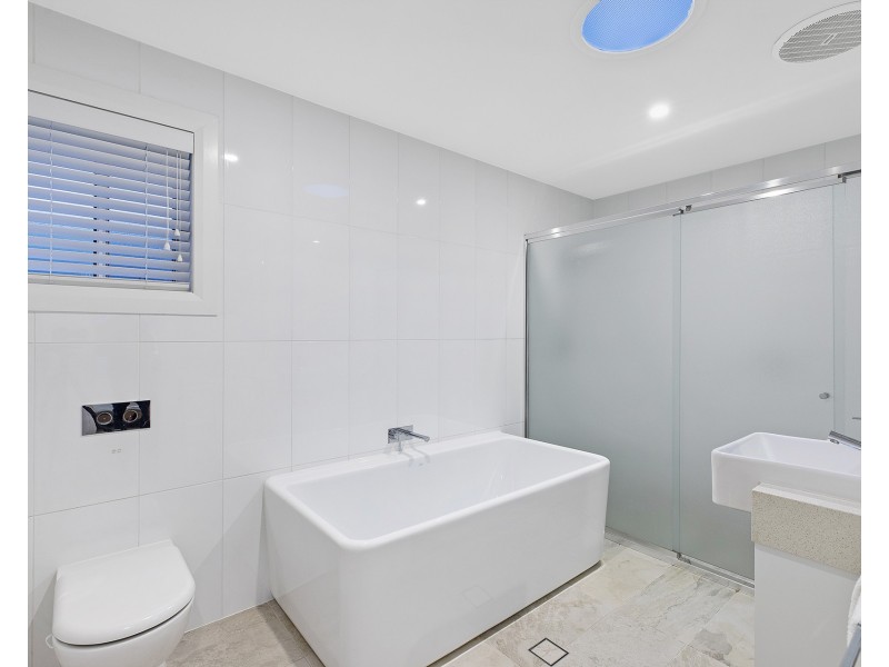 31 Kuburra Road, Erina NSW 2250