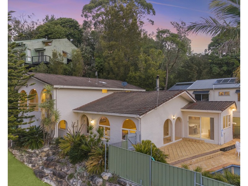 33 Noorong Avenue, Forresters Beach NSW 2260