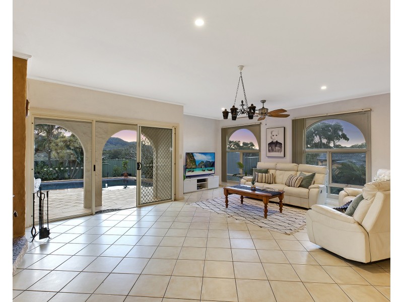 33 Noorong Avenue, Forresters Beach NSW 2260