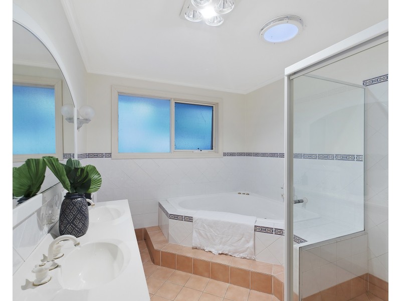 33 Noorong Avenue, Forresters Beach NSW 2260