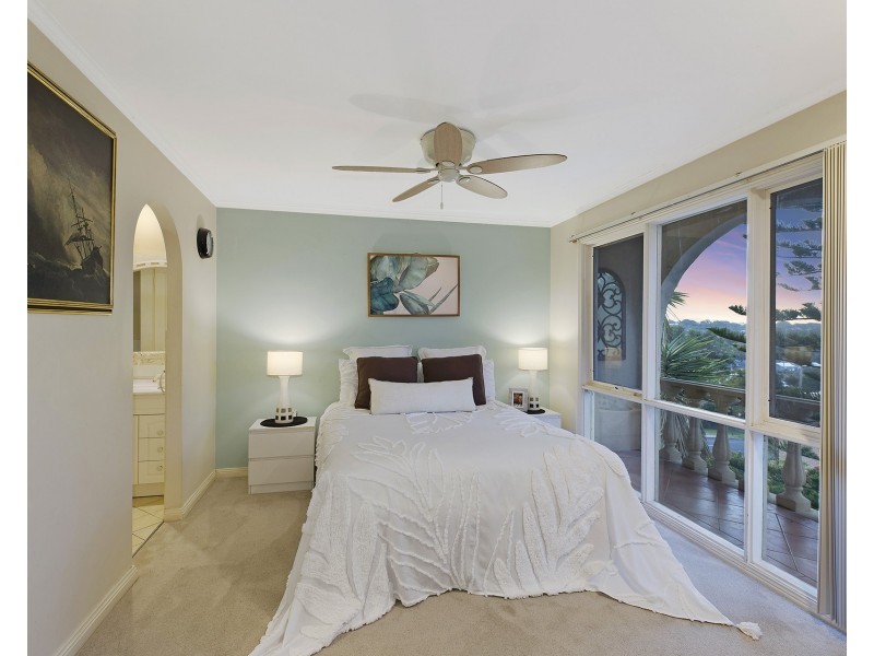 33 Noorong Avenue, Forresters Beach NSW 2260