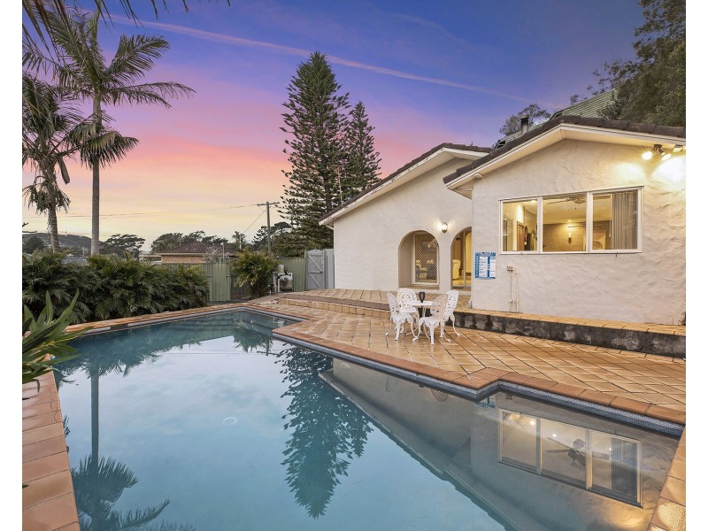 33 Noorong Avenue, Forresters Beach NSW 2260