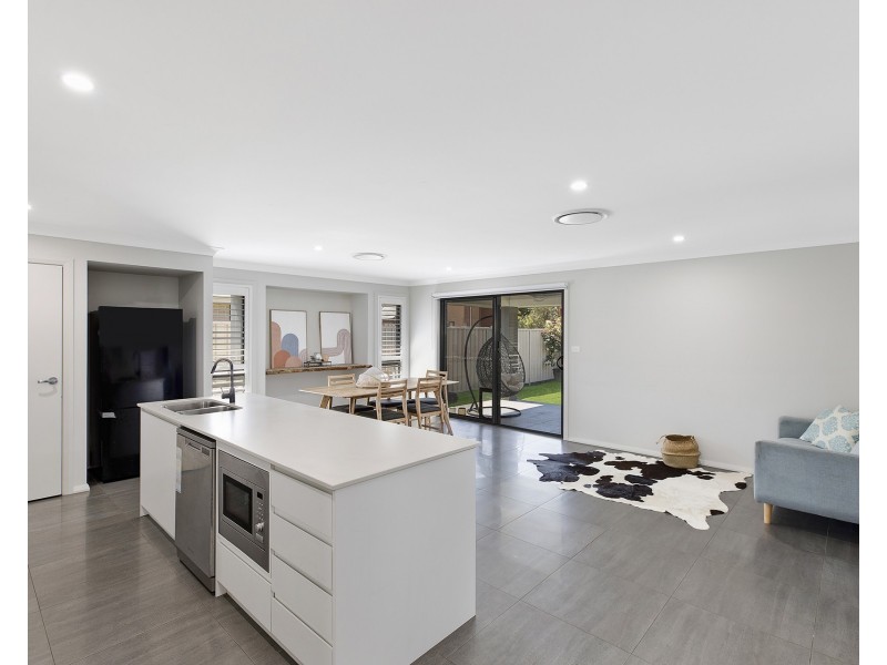 8 Treasury Terrace, Morisset NSW 2264