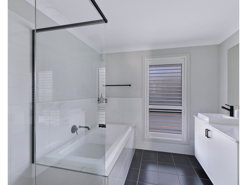 8 Treasury Terrace, Morisset NSW 2264