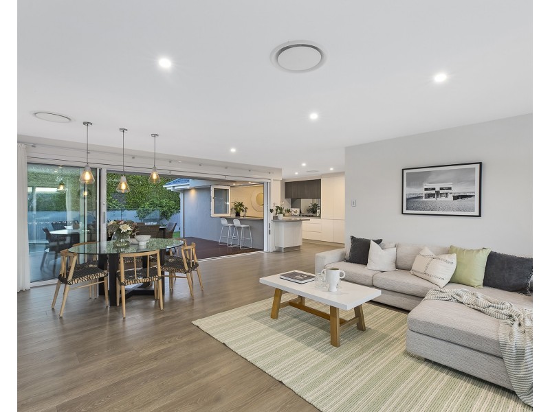 12 Rembrae Drive, Green Point NSW 2251
