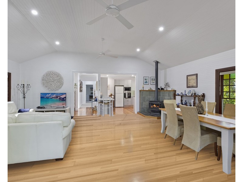 22 John Street, Forresters Beach NSW 2260