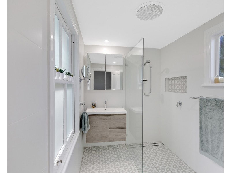 22 John Street, Forresters Beach NSW 2260