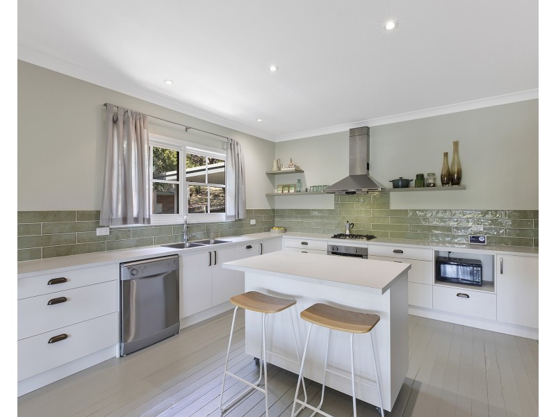 11 Hilltop Road, Wamberal NSW 2260