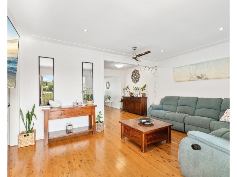 18 Spring Avenue, Springfield NSW 2250