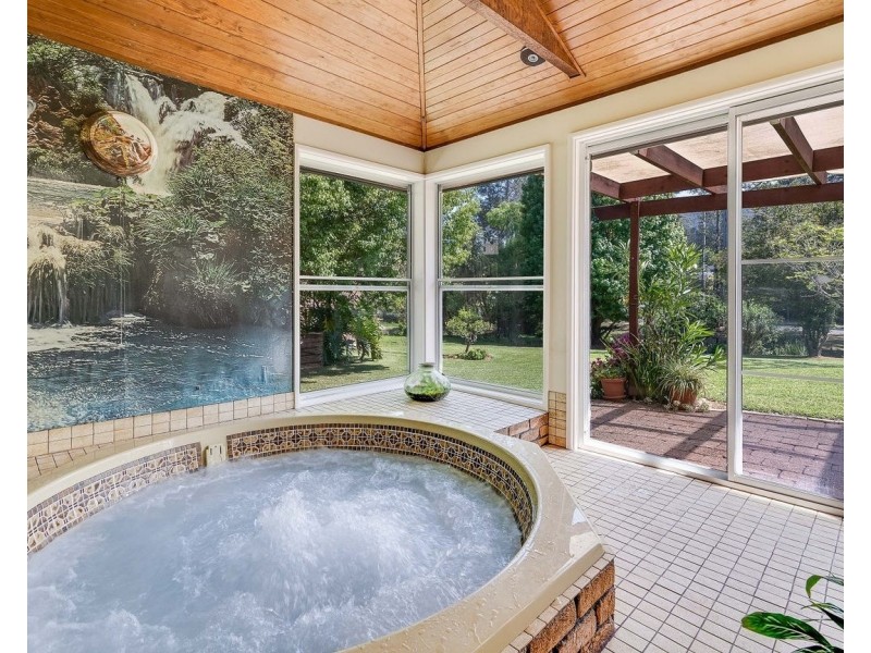 50 Chamberlain Road, Wyoming NSW 2250