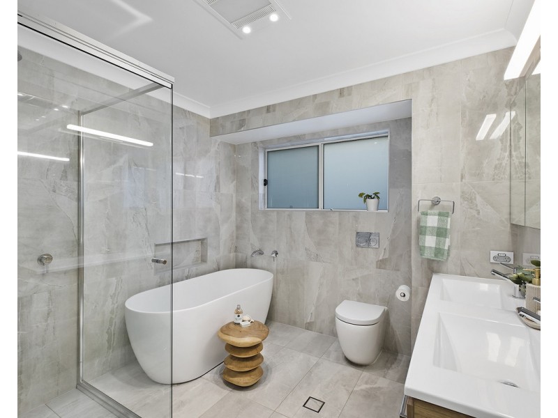 12 Rembrae Drive, Green Point NSW 2251